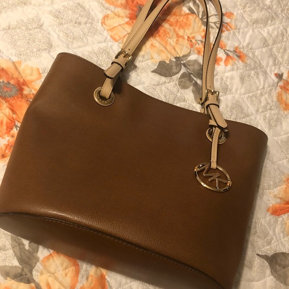 NWT Michael Kors Jet Set Tote - Picture 2 of 16